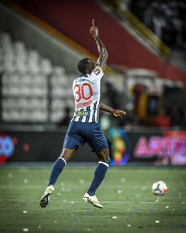 Cecilio Waterman dedica gol al fallecido jugador panameño Luis Tejada 
