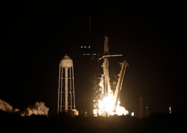 Cuatro astronautas emprenden el regreso a la Tierra a bordo de una cápsula de SpaceX