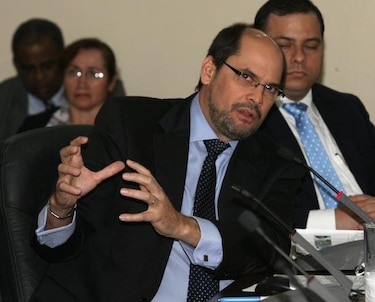 Arias se excusa por no asistir a un foro de la Apede