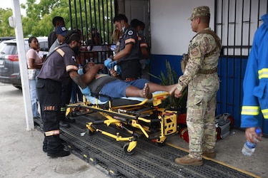 Dos muertos, un desaparecido y 20 personas rescatadas en naufragio de embarcación en Las Perlas