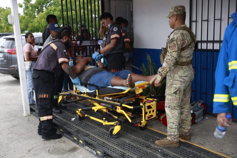 Dos muertos, un desaparecido y 20 personas rescatadas en naufragio de embarcación en Las Perlas