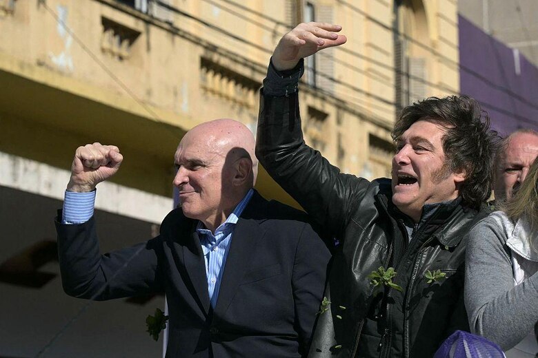 El insólito concierto con el que Milei buscó ‘recuperar la mística’ en medio de los escándalos de corrupción y la crisis económica en Argentina