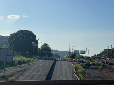 Obreros cierran distintas vías en rechazo a las actividades mineras en el país 