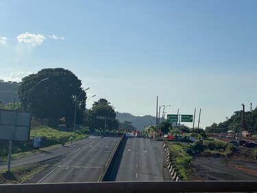 Obreros cierran distintas vías en rechazo a las actividades mineras en el país