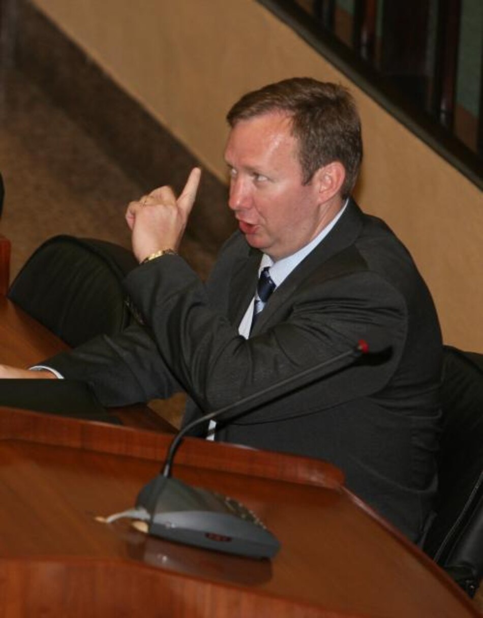 De Lima: Fondos por venta de acciones deberían ir al Tesoro Nacional