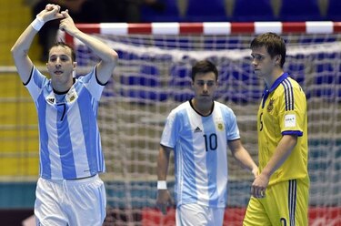 Argentina logra una agónica clasificación; Egipto sorprende a Italia