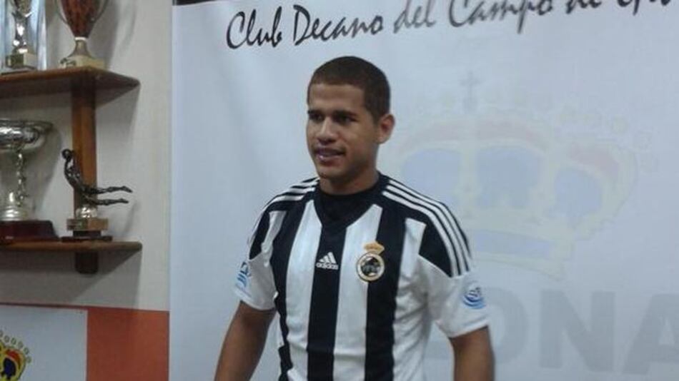 Roberto Chen ya luce la camiseta del Real Balompédica Linense