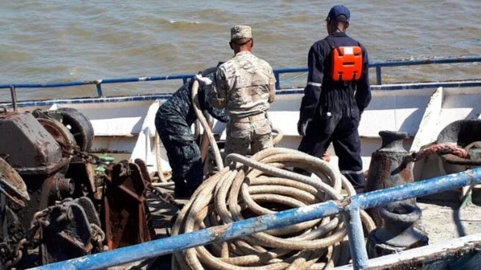 Remueven buque que encalló en una zona cercana al corredor Sur