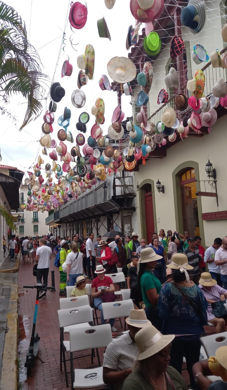 Inauguran ‘La Calle de los Sombreros’ en el Casco Antiguo