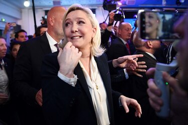 Macron promete que dará respuesta al descontento de la extrema derecha en Francia