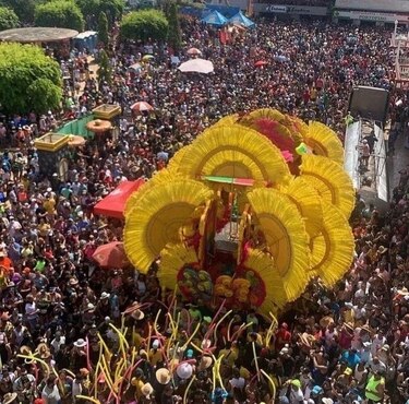 Lujo, jolgorio y culecos en Las Tablas