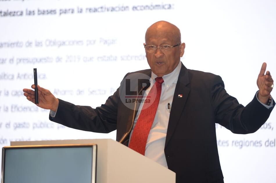 Ministro Héctor Alexander afirma se hará lo necesario para garantizar los fondos de las reservas de la CSS