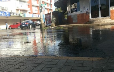 Alcantarillas sucias provocan el desborde de aguas negras en las principales calles de David