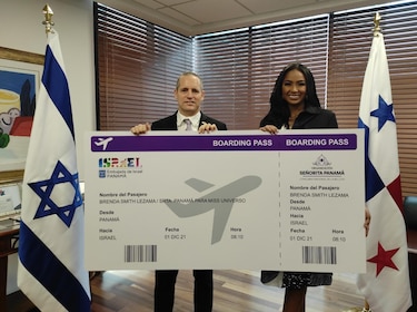 Embajada de Israel entrega pasaje aéreo a Señorita Panamá para Miss Universo