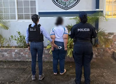 Imputan cargos y ordenan detención provisional a mujer que fingía ser arquitecta del Metro