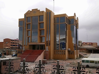 Siete estudiantes mueren al caer del cuarto piso en universidad boliviana