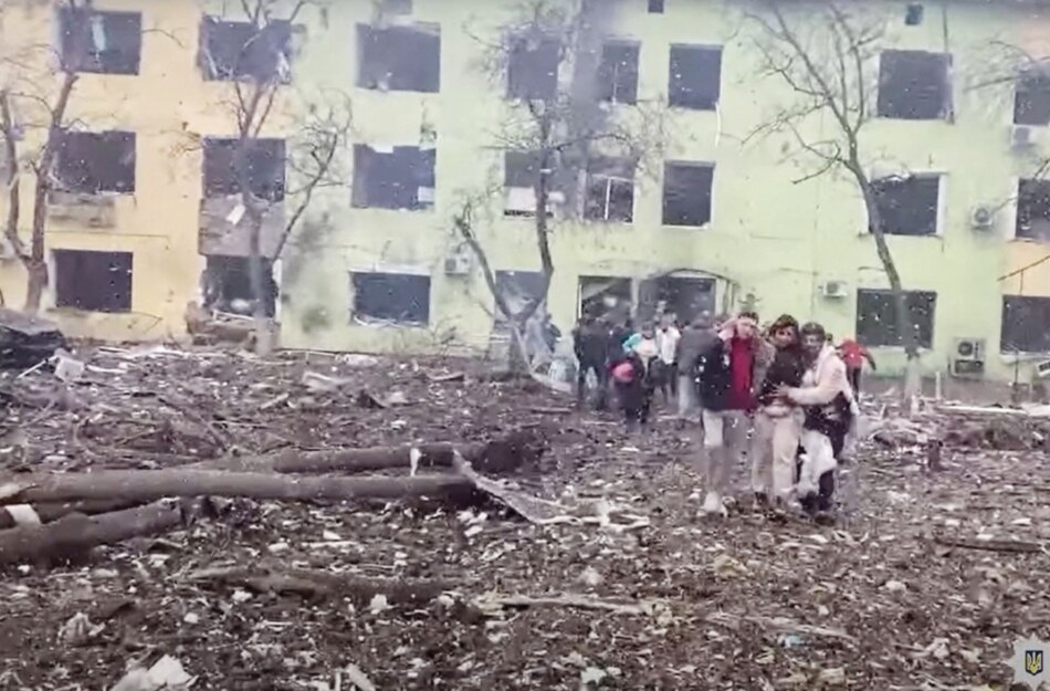 En Mariúpol se pelean por la comida; a la Unión Europea le preocupa el volumen de refugiados