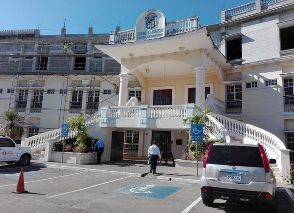 Por segunda ocasión se suspende el juicio a William Holbert