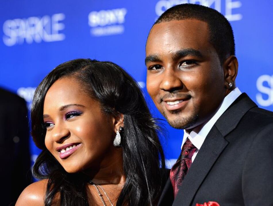 Demandan a novio de hija de Whitney Houston por suministrarle coctel tóxico