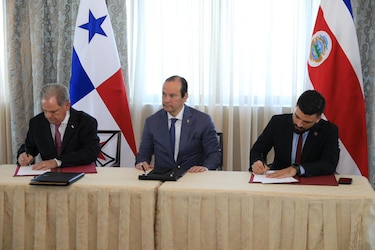 Panamá y Costa Rica firman acuerdo clave para impulsar tren Panamá-David