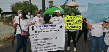 Comunidad educativa reclama servicios básicos para el colegio Papa Francisco en Herrera