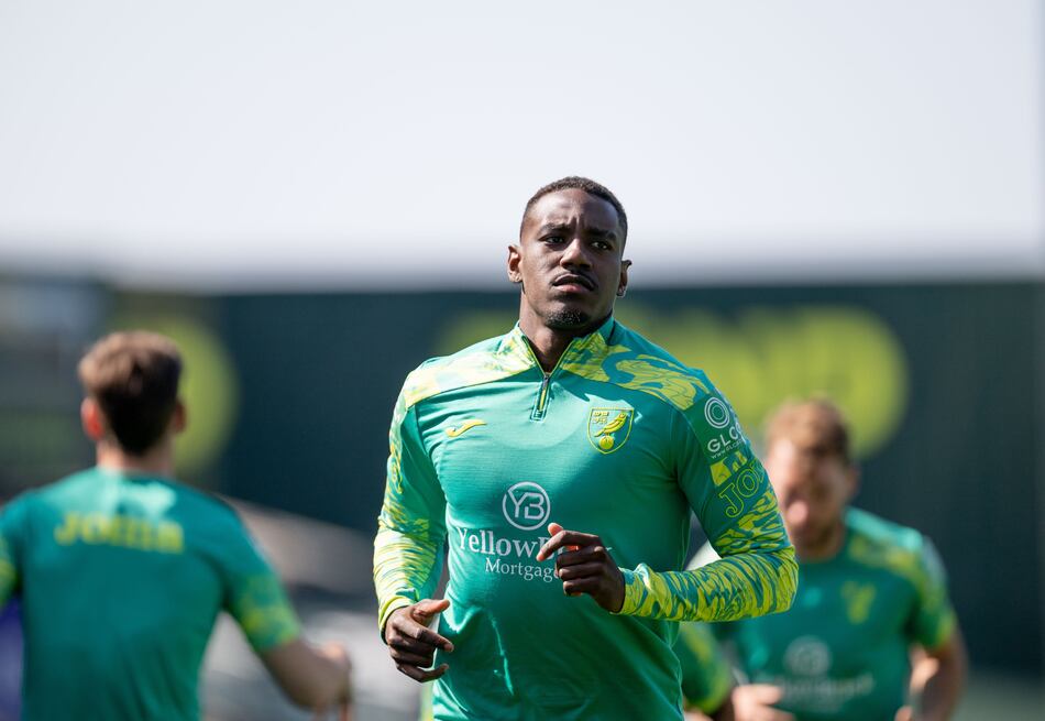 José Córdoba reaparece con el Norwich y César Blackman anota en triunfo del Slovan Bratislava