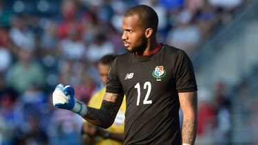 Manotas Mejía, figura en su primer clásico uruguayo