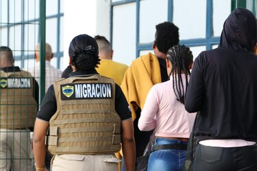 Decomisan cerca de $19 mil en mercancía de contrabando y detienen a varios migrantes en Darién