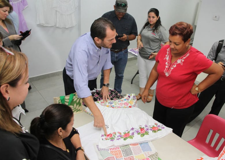 Contralor inspecciona sede de Fundader, grupo creado por la diputada Marylin Vallarino