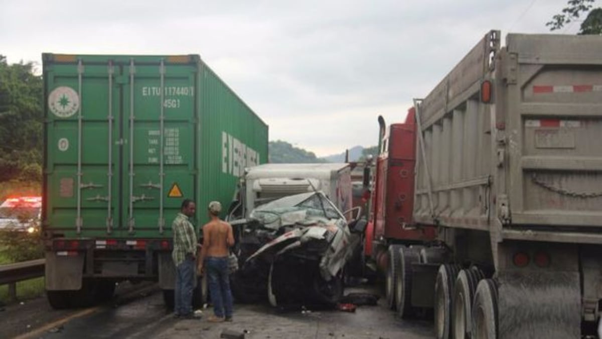 Puente Centenario: Hay 10 personas heridas luego de colisión múltiple