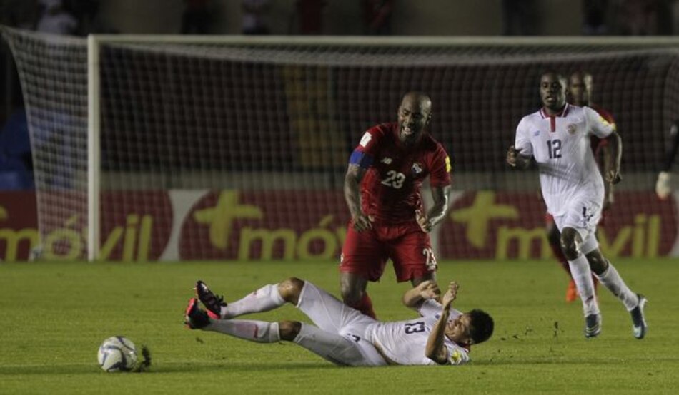 Costa Rica vence 2-1 a Panamá