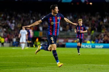 El Barcelona golea al Viktoria Pilsen con un triplete de Lewandowski