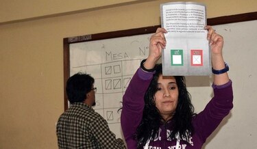 Primeros resultados dejan en incertidumbre a Bolivia