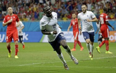 Francia se exhibe y aplasta a Suiza 5-2