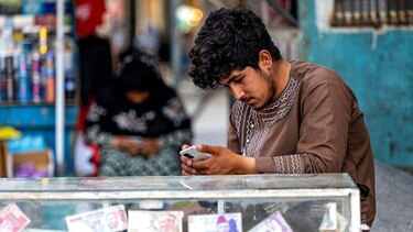 El Talibán corta internet y causa un apagón de las telecomunicaciones en Afganistán