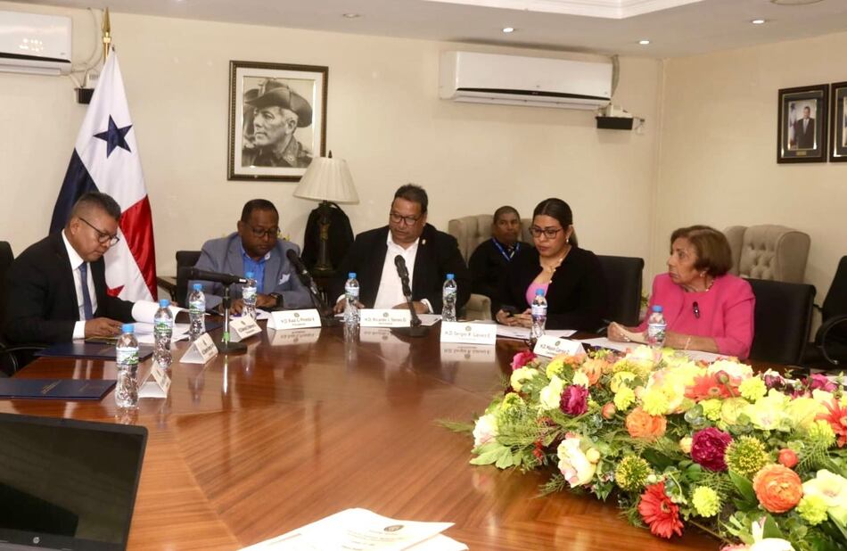 Diputados archivan denuncias contra el presidente Cortizo y la presidenta de la Corte Suprema