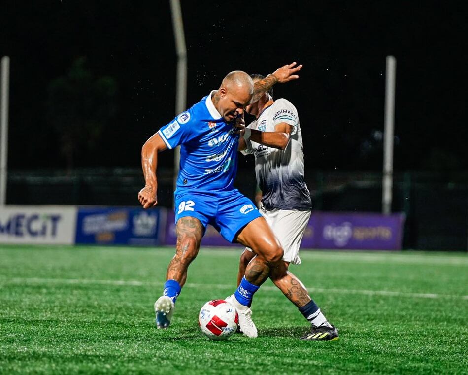 Javier Ainstein está preocupado por el inicio del Árabe Unido en el Torneo Clausura 2025 