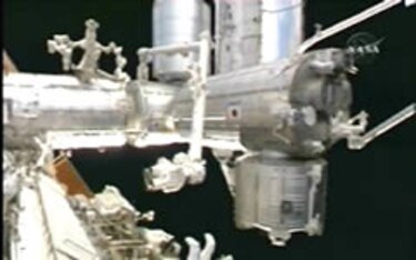 Endeavour da un empujón a la estación espacial