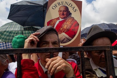 Latinoamericanos piden a Juan Pablo II y Juan XXIII: 'rueguen por nosotros'