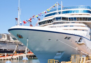 Oceania Cruises bautiza en Miami a su nuevo barco Allura que irá a más de noventa destinos