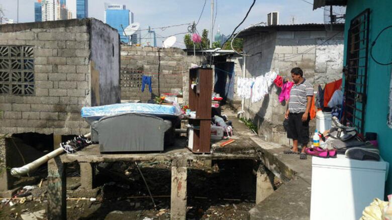 Varias comunidades afectadas por marea alta en la costa del Pacífico