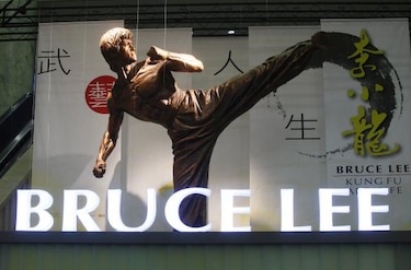 Hong Kong recuerda a Bruce Lee con honores en el 40 aniversario de su muerte