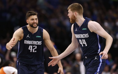 Mavericks vencen a los Suns y empatan 2-2 su serie semifinal en el Oeste