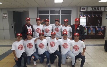 Peloteros peruanos llegan para el Premundial Sub-18
