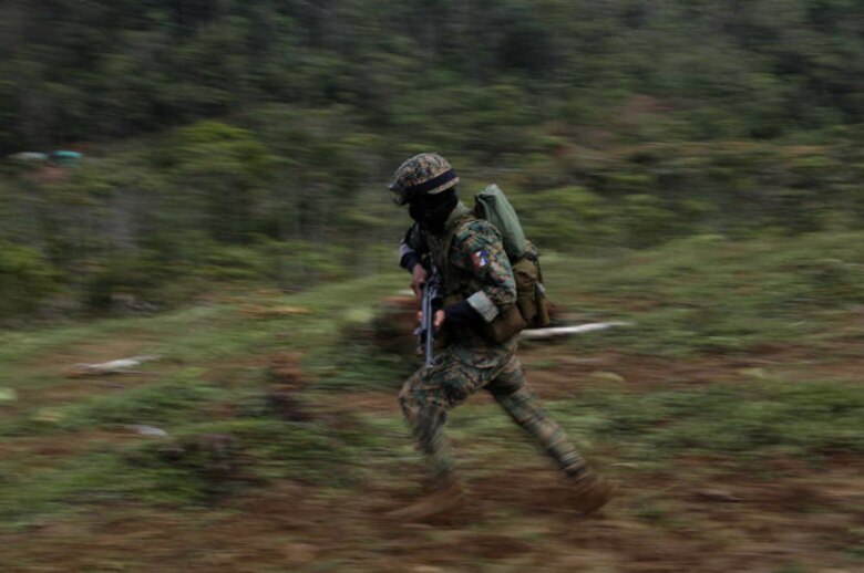 Bandas criminales atacan al Senafront en Darién con granada; el presidente Varela se traslada al área