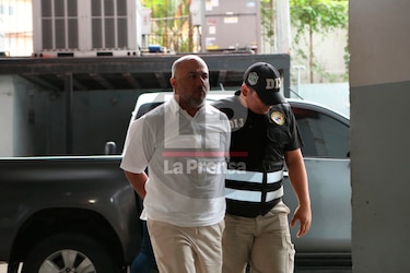El exadministrador de la AMP, Noriel Araúz, se presenta ante un juez de garantías