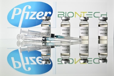 Comité de expertos de Estados Unidos recomienda a la FDA aprobar vacuna de Pfizer