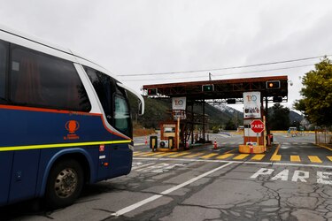 Encuentran el cuerpo de uno de los cinco mineros atrapados en la mina chilena El Teniente
