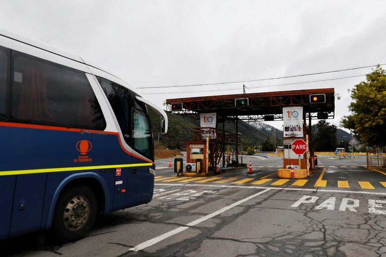 Encuentran el cuerpo de uno de los cinco mineros atrapados en la mina chilena El Teniente