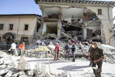 Decenas de muertos por sismo devastador en el centro de Italia